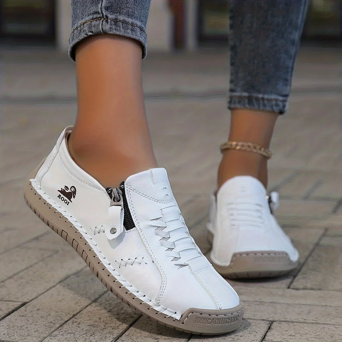Sara – White